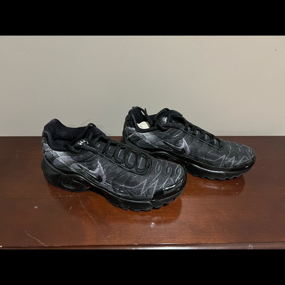 SHOES - Picture 7 of 9